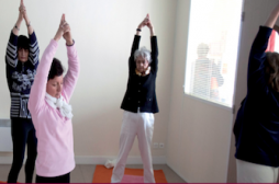 Cancer : 2 Français sur 3 croient aux vertus du yoga et de la relaxation